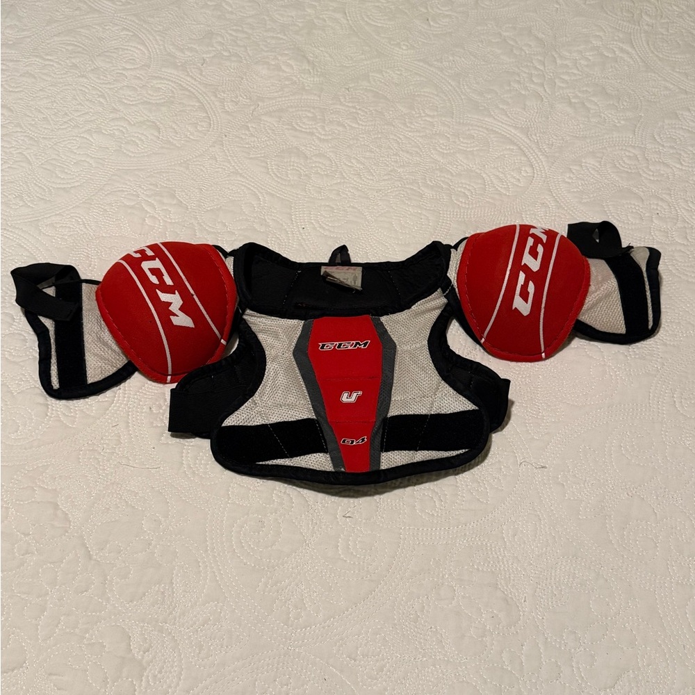 CCM Kids Protective Hockey Shirt - Red and White (6-8 yo) - Picture 4 of 6